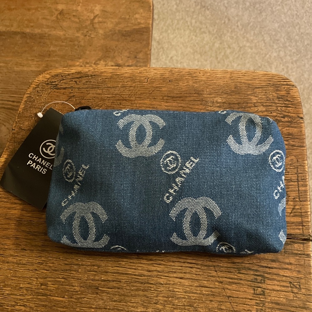 CHANEL Beaute Denim Carryall Makeup/Cosmetic Pouch/Bag with Dust Bag NWT - Picture 1 of 7